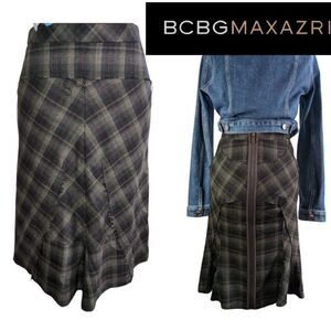 BCBG MaxAzria wool plaid skirt mid length size 4 zipper down at the back